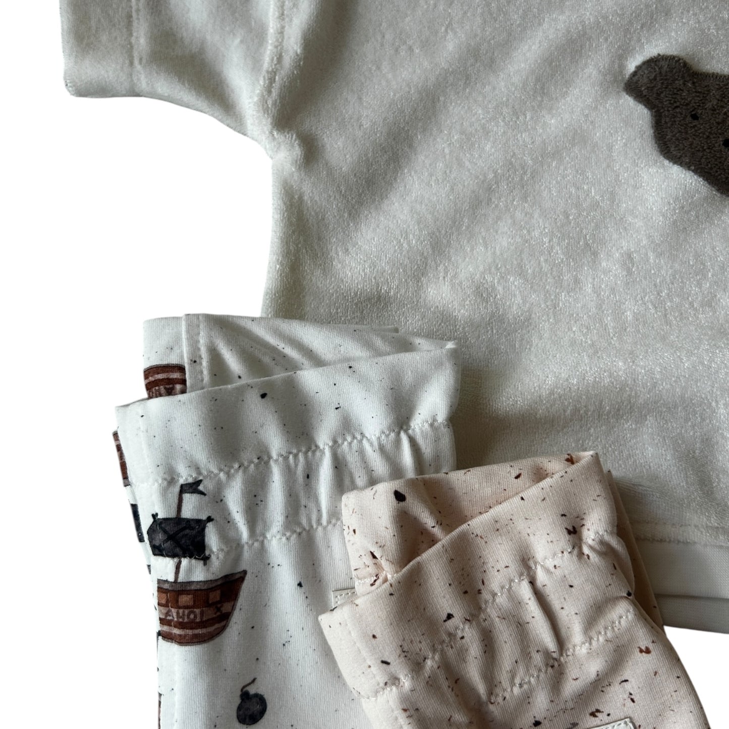 Shirt Strickfrottee oversized wollweiss Applikation Bär