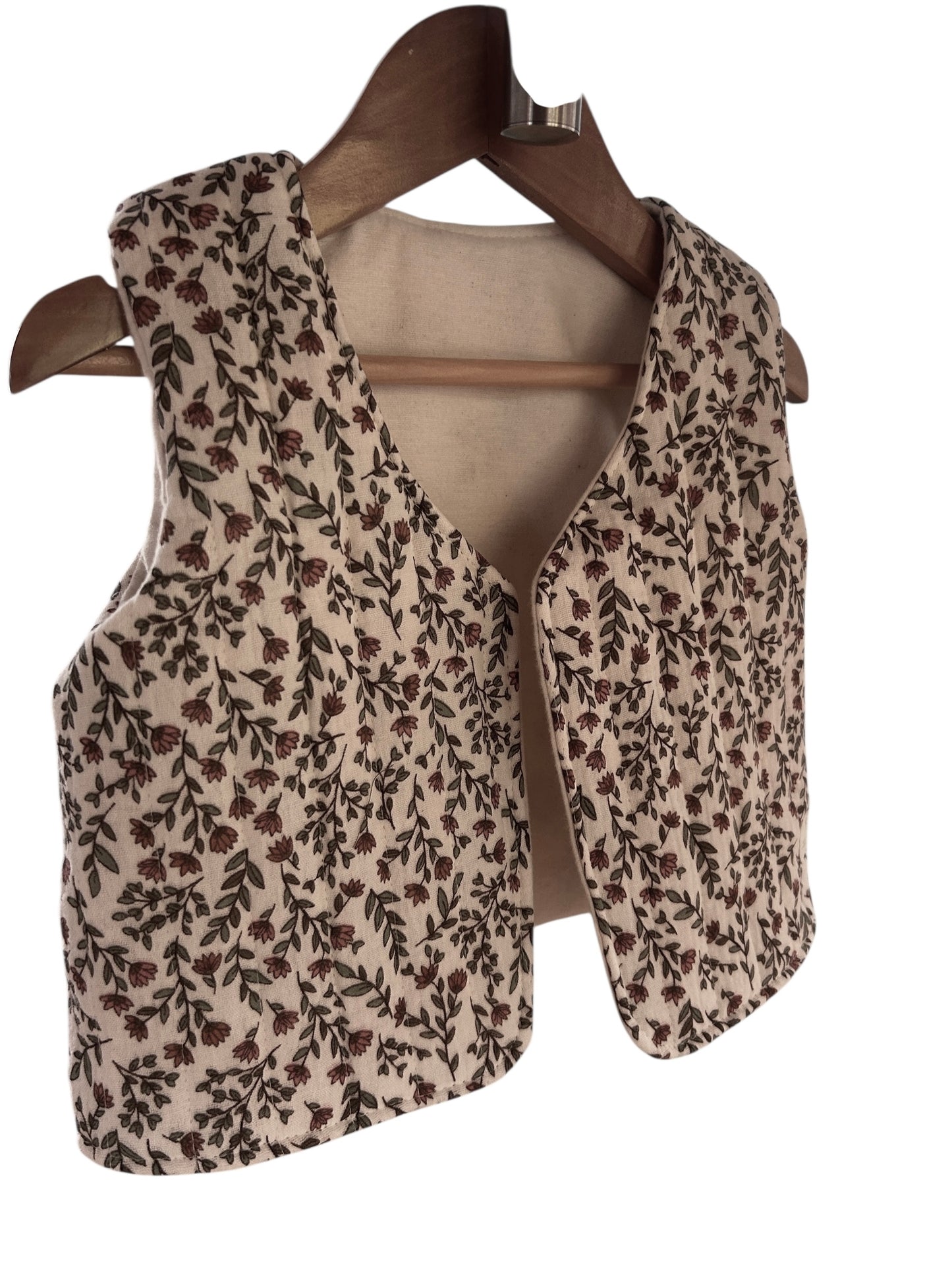 Florale Steppweste aus Musselin mit Flanell gefüttert