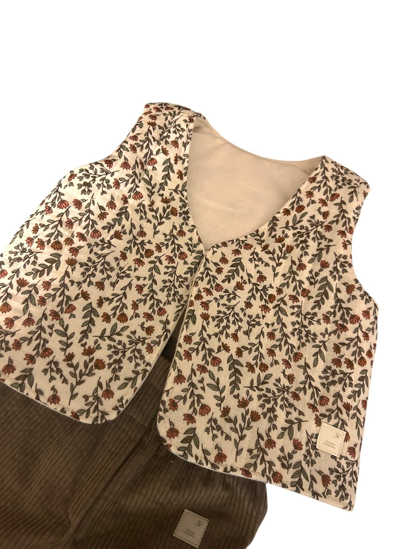 Florale Steppweste aus Musselin mit Flanell gefüttert