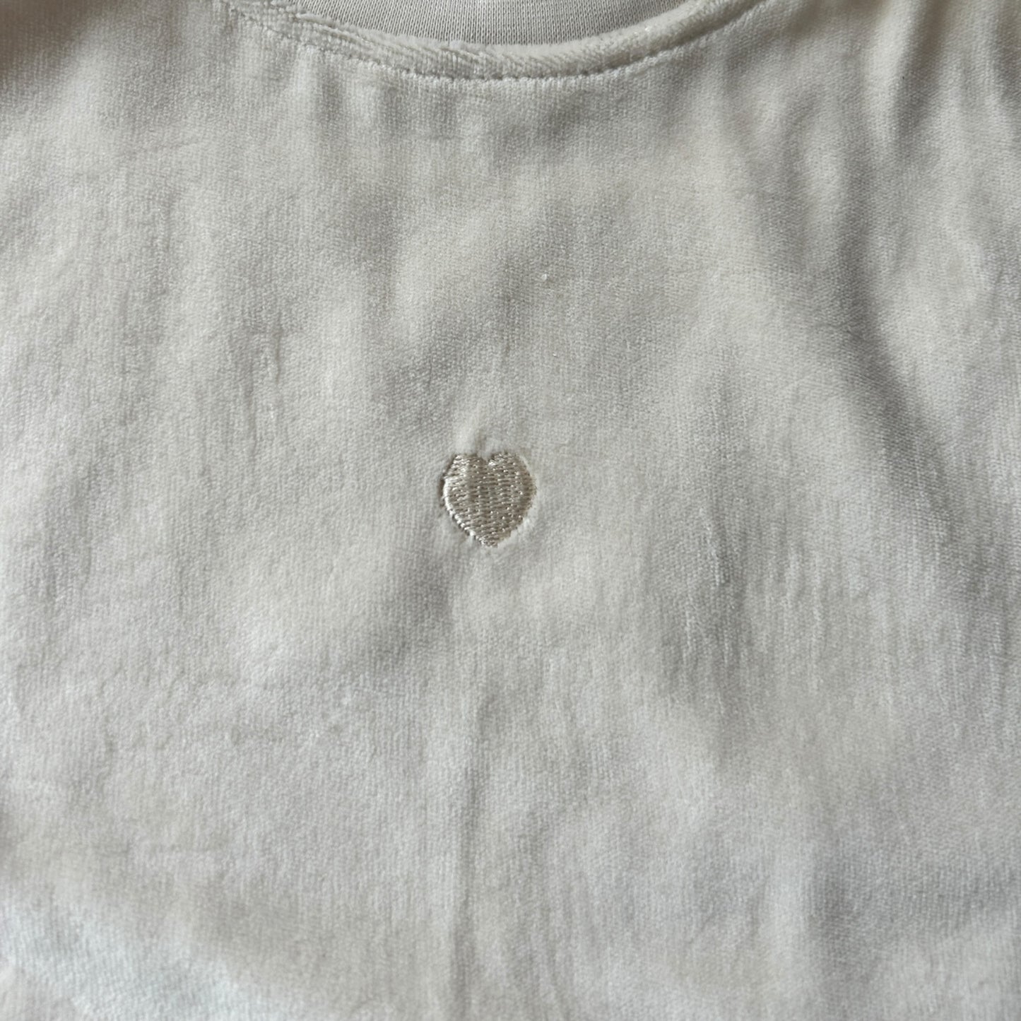 Nicky-Shirt mit aufgesticktem Herzchen