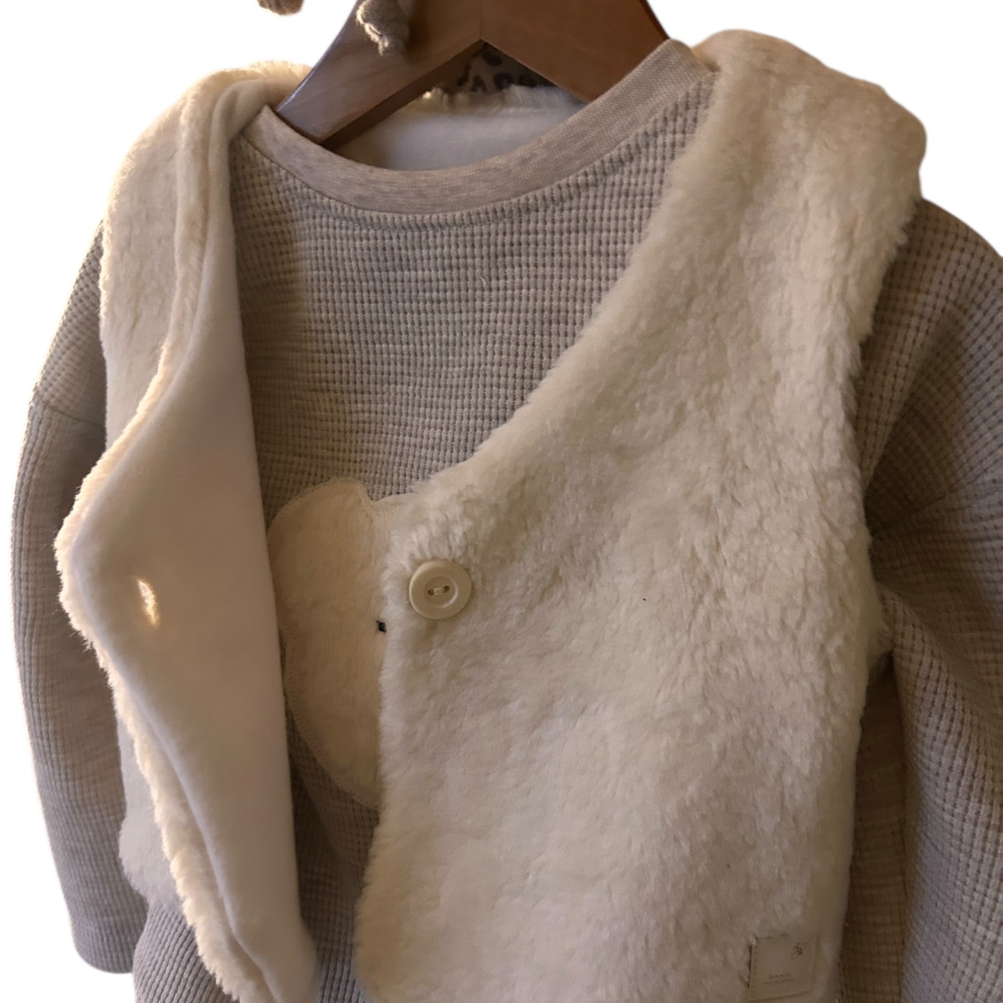 Pullover Waffeljersey macadamia mit Applikation Bär